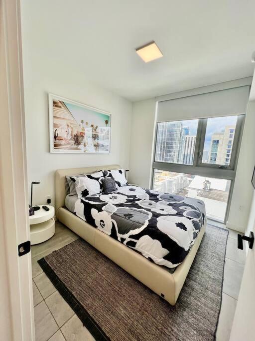 Spacious Studio In The Heart Of Downtown Miami Daire Dış mekan fotoğraf