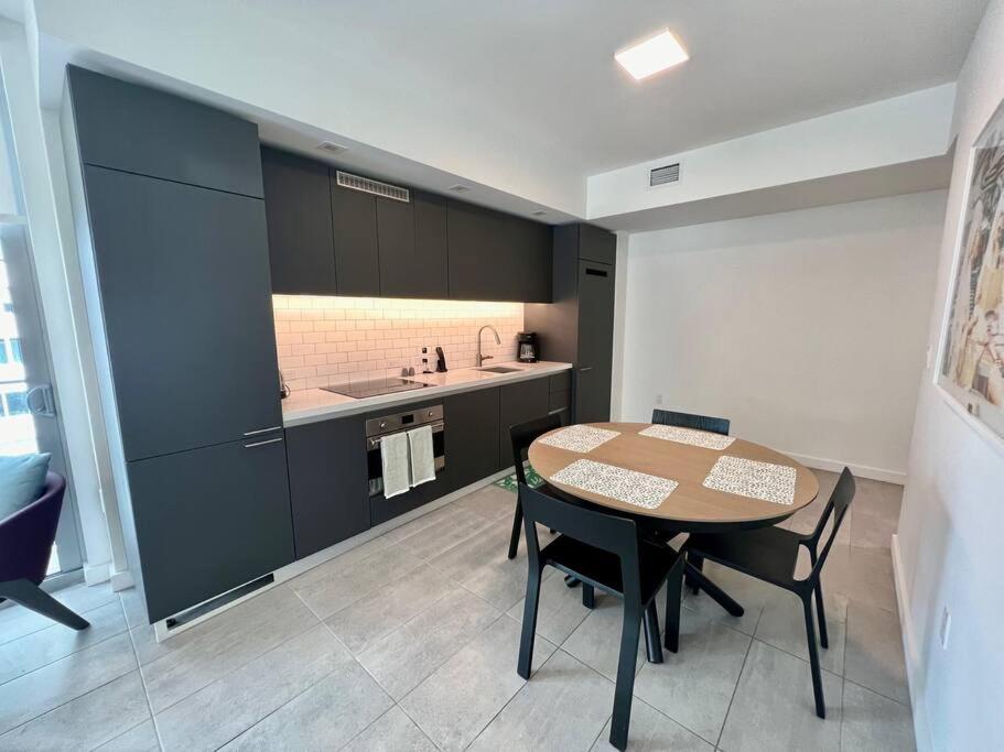 Spacious Studio In The Heart Of Downtown Miami Daire Dış mekan fotoğraf