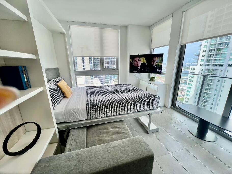 Spacious Studio In The Heart Of Downtown Miami Daire Dış mekan fotoğraf