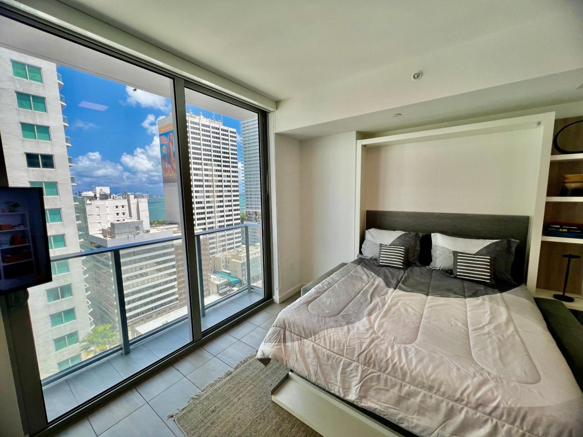 Spacious Studio In The Heart Of Downtown Miami Daire Dış mekan fotoğraf