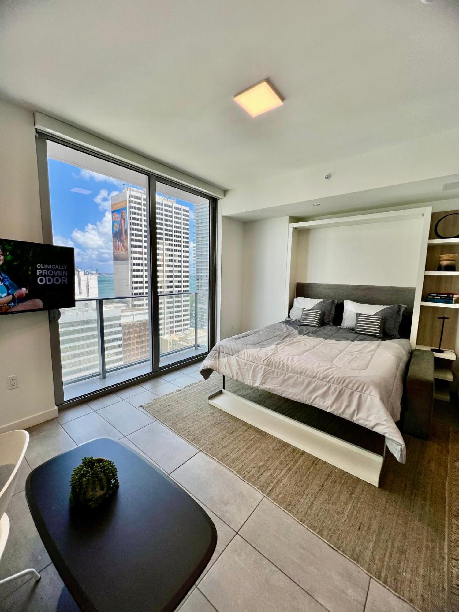 Spacious Studio In The Heart Of Downtown Miami Daire Dış mekan fotoğraf